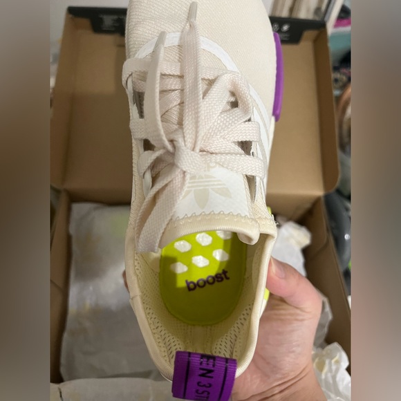 Adidas - Picture 4 of 5